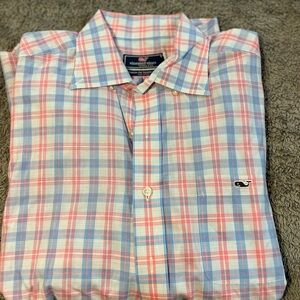 Worn once! Vineyard vines classic fit Tucker shirt 
Size L
Dry cleaned